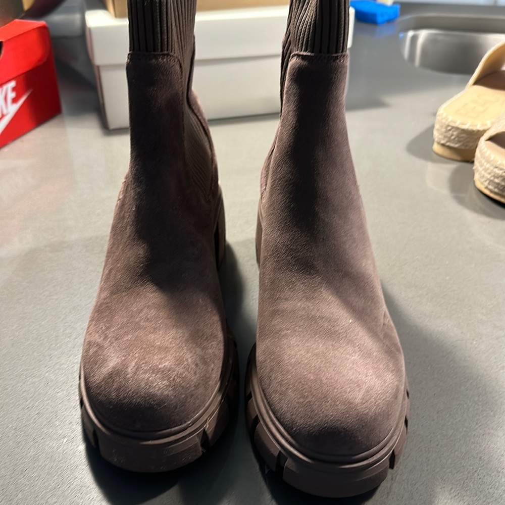 Steve Madden boots brand new